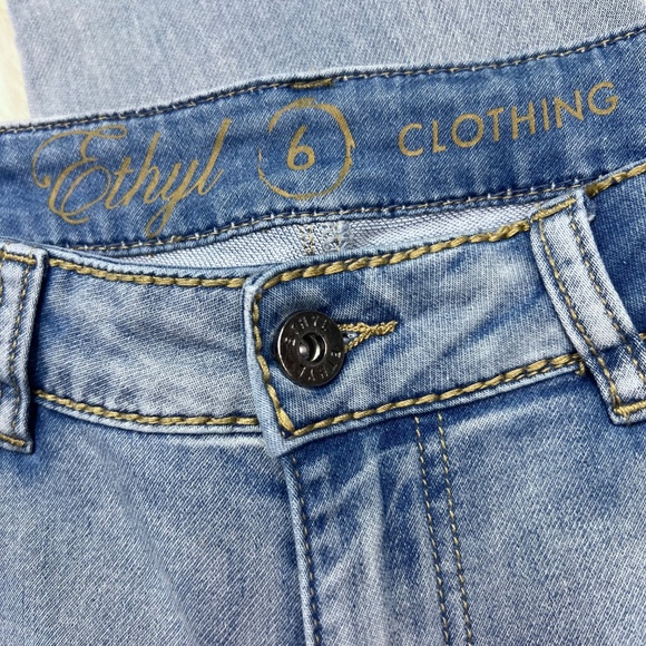 👖|•ETHYL CLOTHING•| Light Wash Skinny Jeans Size 6👖 - Picture 4 of 5